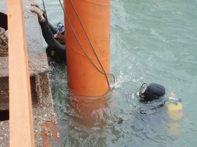 宜巴高速峡口特大桥水下焊接切割