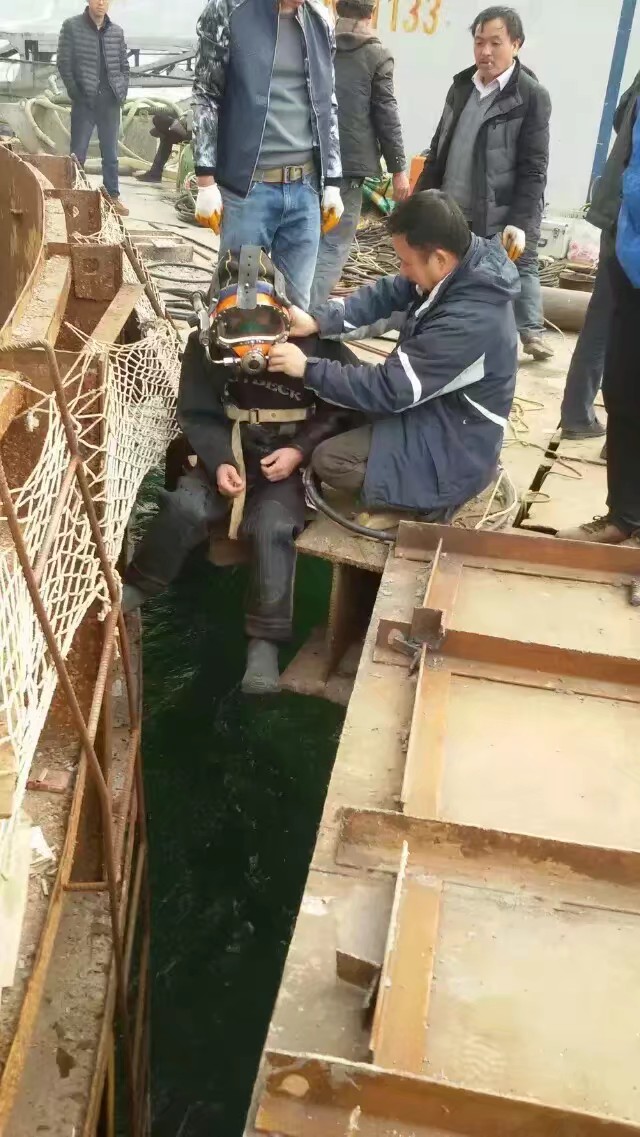 宜昌市中交公司夷陵长江大桥施工现场