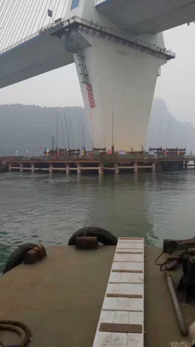 宜昌市中交公司夷陵长江大桥施工现场