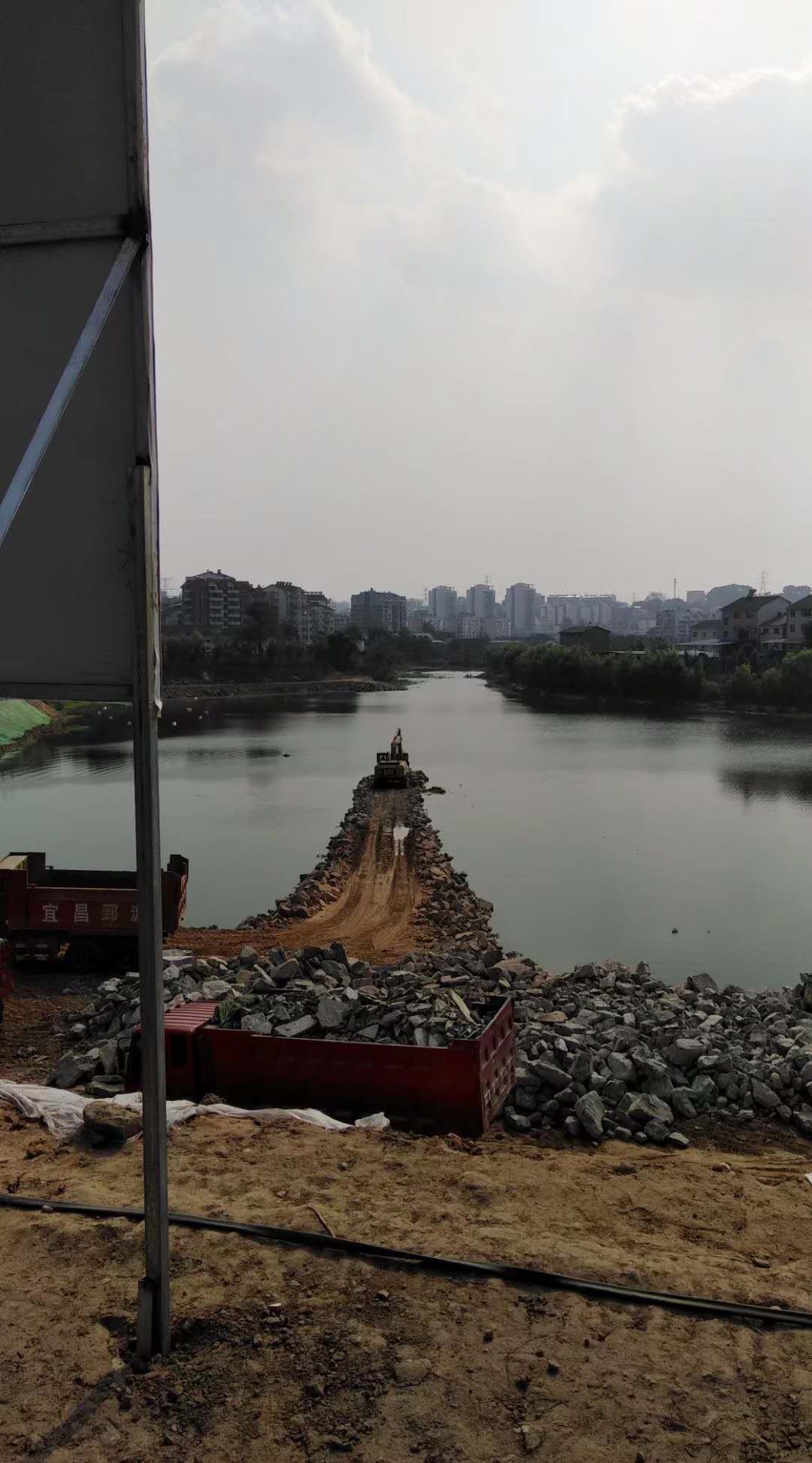 中国交建宜昌沙河水域改善施工现场